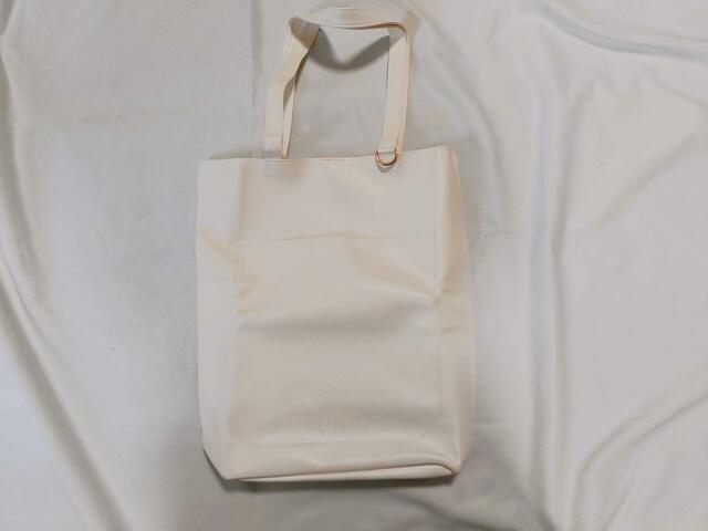 シンプルで飽きのこないデザイン『Lantinam 1st ANNIVERSARY BOOK produced by matsumura sayuri』発売日：2023年6月12日、価格：3,278円（税込）