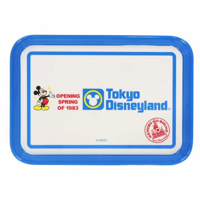 トレー 1,800円｜サイズ：縦約20×横約27cm｜東京ディズニーリゾート40周年“ドリームゴーラウンド”「MEMORY-GO-ROUND」グッズ｜発売日：2023年6月13日（月）｜販売店舗：東京ディズニーランド「グランドエンポーリアム」、東京ディズニーシー「エンポーリオ」
