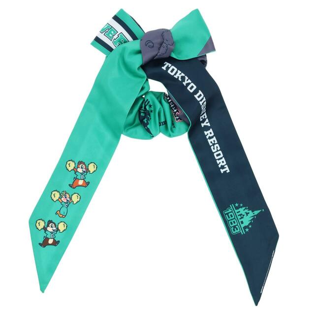 シュシュ 2,000円｜東京ディズニーリゾート「ポンポンを持ったミッキーたちが元気に盛り上げてくれるグッズ」｜販売店舗：東京ディズニーランド「グランドエンポーリアム」、東京ディズニーシー「エンポーリオ」｜発売日：2025年4月24日（木）