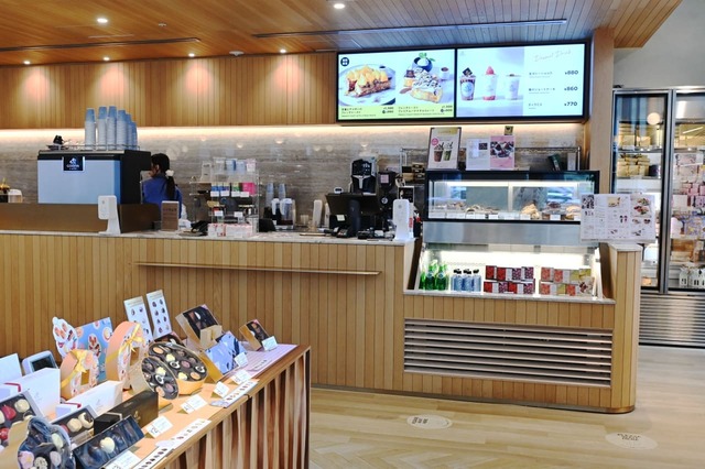 「ゴディバカフェ 日本橋店」注文カウンター