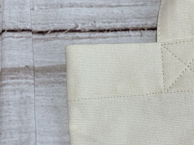 素材は厚手で丈夫なコットンキャンバス