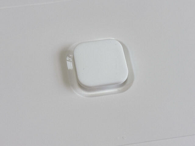 ドリンクを注ぐ場合はバルブを上げます。移動の時以外はバルブは上げておくのがおすすめ