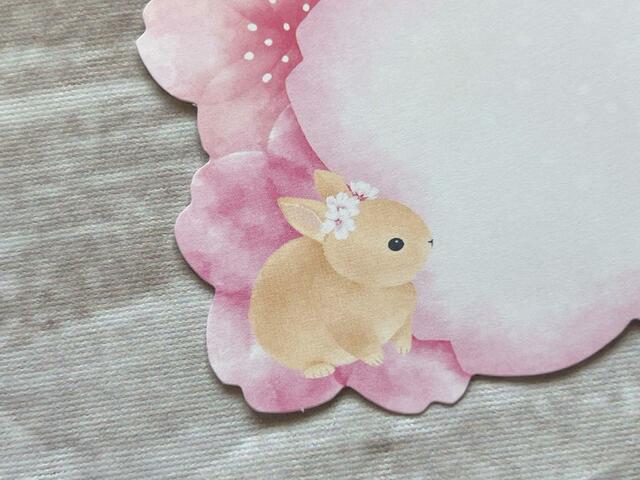 桜の花冠をつけているうさぎがかわいすぎ…！