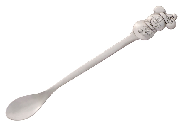 アップル&シナモンのホットドリンク、スーベニアスプーン付き ¥800|販売店舗:東京ディズニーランド「アイスクリームコーン」、東京ディズニーシー「ゴンドリエ・スナック」|東京ディズニーリゾートのクリスマス(2016)スペシャルメニュー