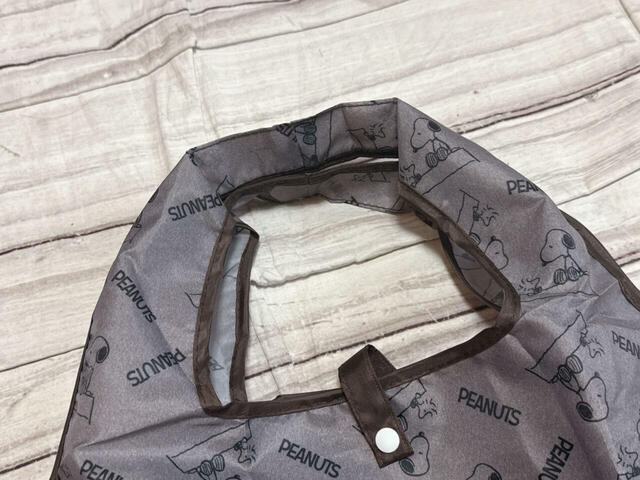 持ち手は長めに設計されており、肩がけもラクラク可能