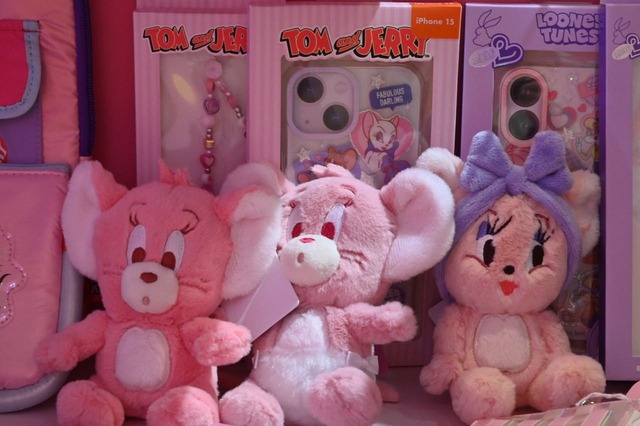 【PLAZA】ピンクカラーの「トムとジェリー」アイテムもかわいい