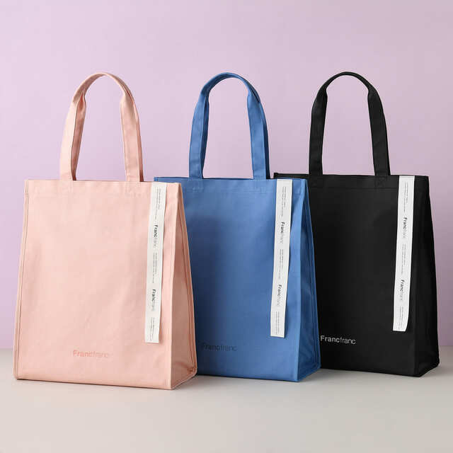 【Francfranc】底鋲付きで自立が可能なトートバッグ