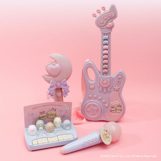 【3COINS×すみっコぐらし新作グッズ】アイドルを目指す“えびてんのしっぽ”を応援！光るアイドルスティックやアイドルギターなど楽器系のおもちゃもラインナップ