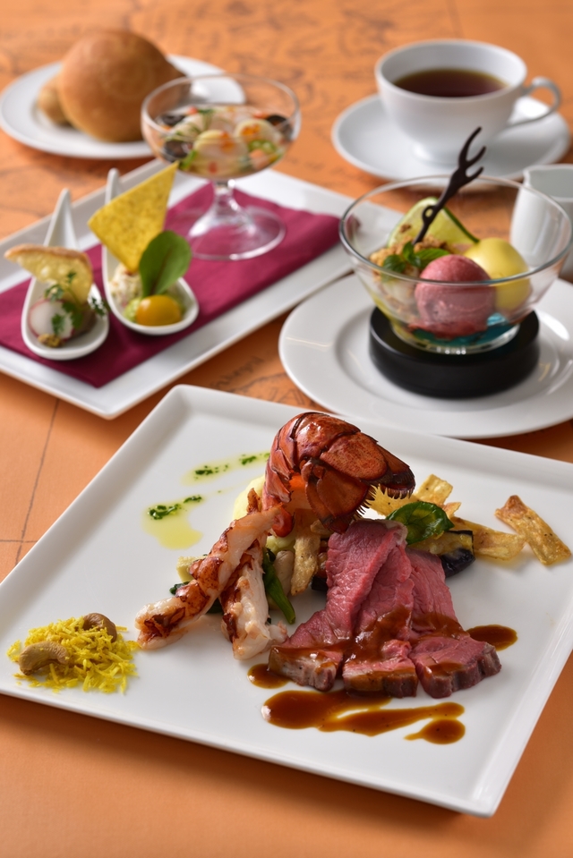 ブルーバイユーコース ¥4,500｜東京ディズニーランド「ブルーバイユー・レストラン」