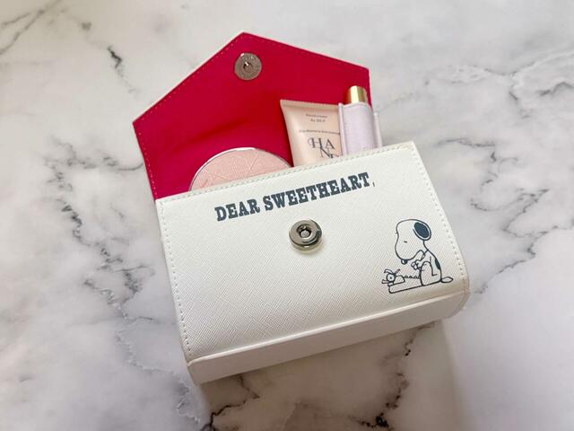 お出かけの時に必要なコスメ類を入れてみました！