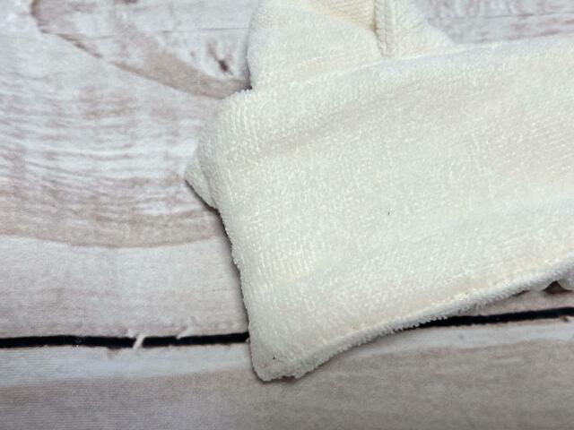 アイボリーとローズの2色展開。今回はアイボリーをチョイス