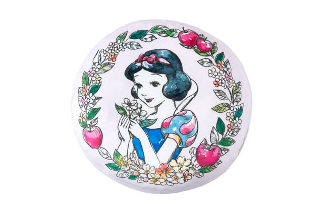 クッション 3,300円|アフタヌーンティーコラボ『白雪姫』|東京ディズニーリゾート