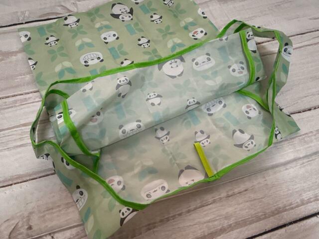 内側はポケットなどはないシンプルな作り