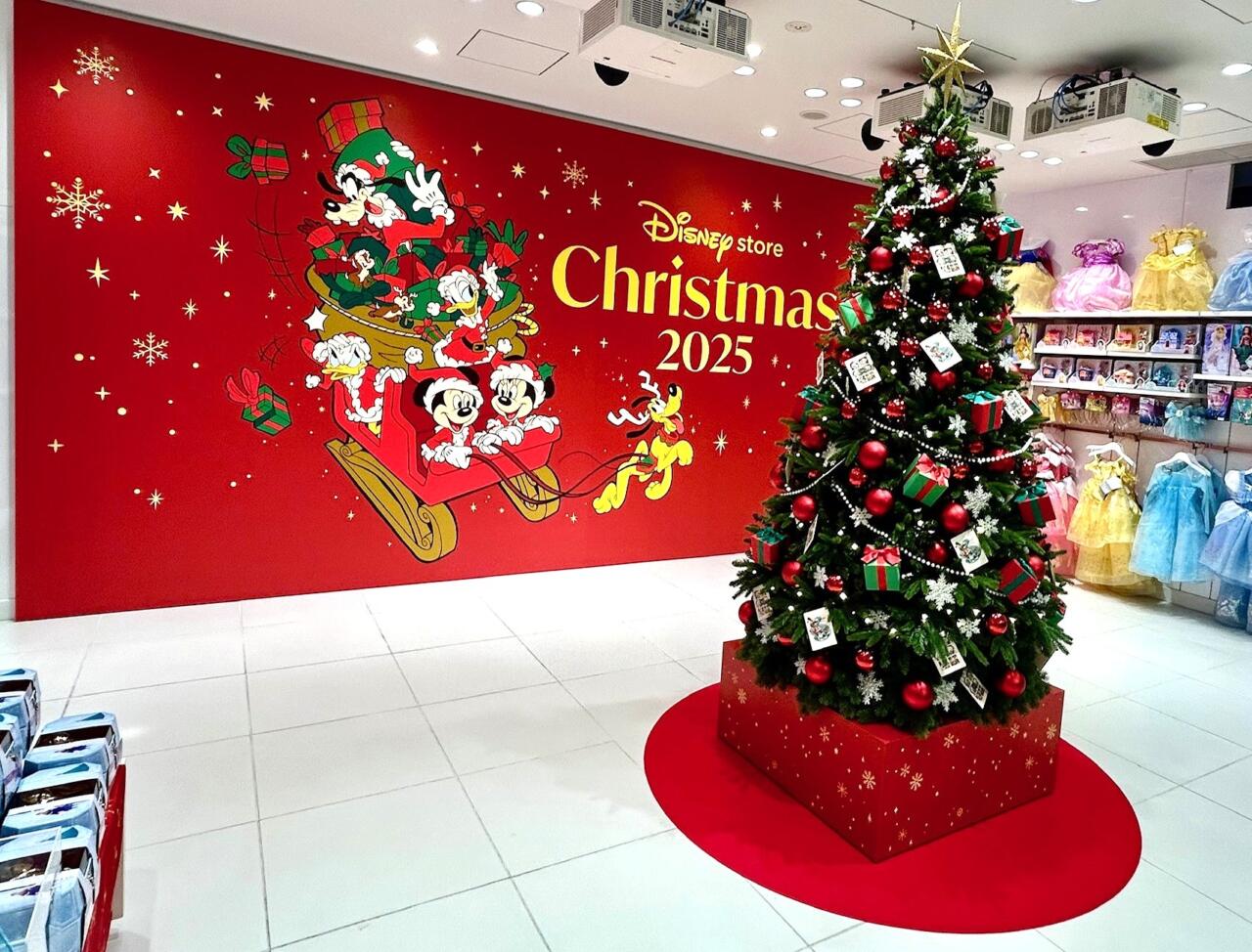 写真たっぷり】ディズニーストアがクリスマス一色！「店内デコ＆限定