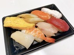 【スシロー 定番にぎりセット】定番にぎりセットは1人前8貫で 420円＋税!