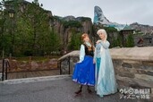 東京ディズニーシー「ファンタジースプリングス」内「フローズンキングダム」アナとエルサとのグリーティング