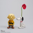 【PEANUTS×Afternoon Tea】貯金箱 ￥2,420、フラワーベース ￥2,200／1950年代に生まれたソフトビニールフィギュアに敬意を込めて作られたアイテム