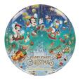 カンバッジ 600円｜東京ディズニーリゾート「ディズニー・クリスマス」スペシャルグッズ｜販売店舗：東京ディズニーランド「ディズニー＆カンパニー」、東京ディズニーシー「ガッレーリア・ディズニー」｜発売日：2026年11月10日(火)