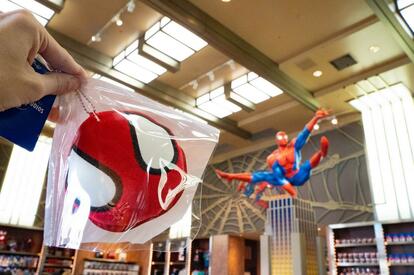 USJ】買い逃し注意！クローズする「スパイダーマン」限定グッズ実物