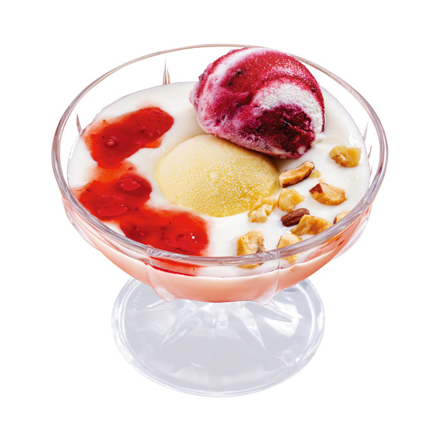 ベリーのヨーグルトサンデー 330円(税込363円)【ビッグボーイの新デザート】