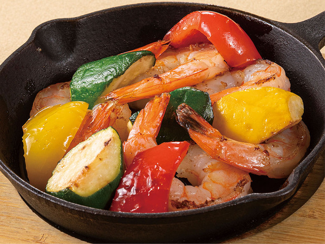 「海老と彩野菜のアヒージョ」＜期間：2026年1月9日～3月15日の金・土・日曜日＞【サーロインステーキ＆苺スイーツが食べ放題！「東京ベイ舞浜ホテル ファーストリゾート」の“金・土・日限定ディナービュッフェ”】