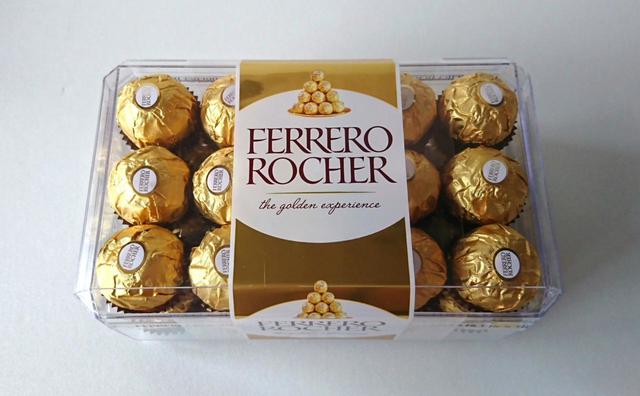 【日本フェレロ フェレロ ロシェ T-30 375g(30粒) 948円】上下二段に15粒ずつ、計30粒が折目正しく並ぶ