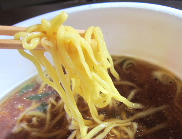 『マルちゃん正麺 カップ』実食レポ／注目の麺