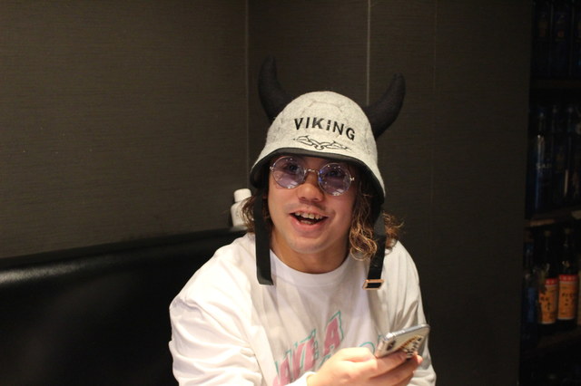 勝俣選手のカットソーには『HAVE A NICE SAUNA』という文字。