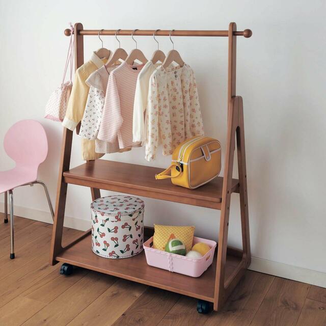 角にまるみをつけた子ども用ハンガーラック｜￥13,900～17,900 （税込）