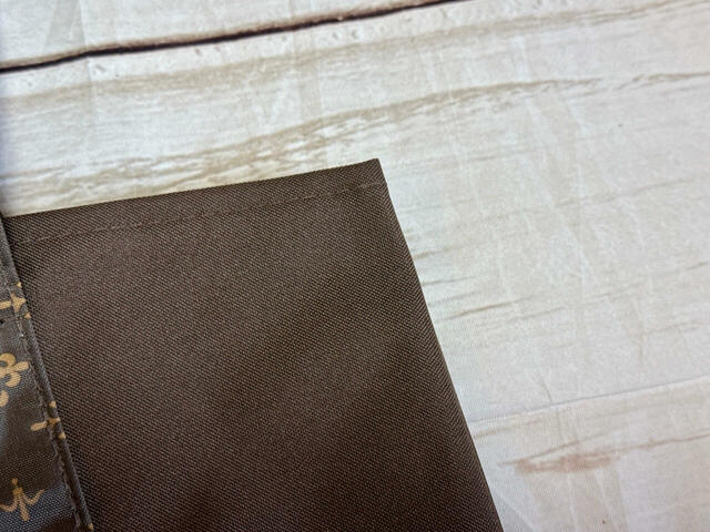 素材はポリエステル
