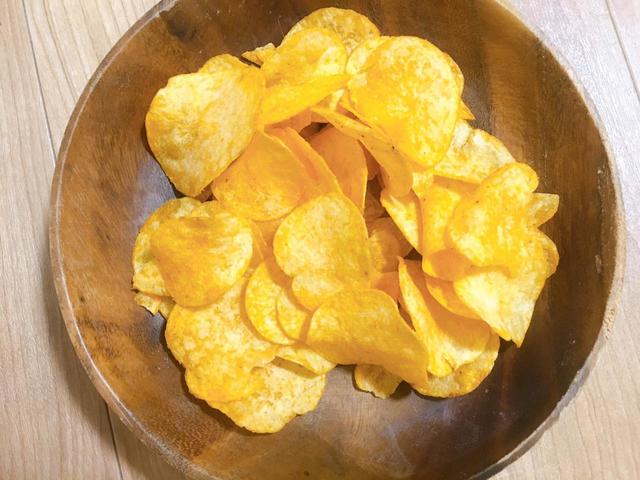 ポテトチップス　うま辛チリ味