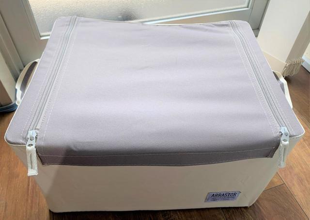 「積み重ねできるストレージボックスM」価格￥880（税込）