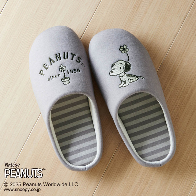 刺繍がかわいいルームスリッパ 「スヌーピー」｜￥1,890（税込）