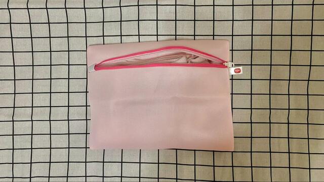 【sabolun　おしゃれ着ネットスクエア】衣類を折り畳んでフラットな形状にピッタリ入ります