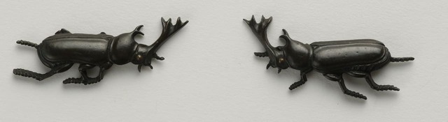 【いきもののかたちー一橋徳川家資料のどうぶつたちー】「甲虫図目貫」当館蔵（一橋徳川家記念室）／かぶとむしをデザインした目貫