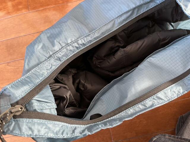 【Columbia タイガーブルックショルダー】タイガーブルックシリーズは、このショルダーから開口部がU字にアップデート。ガバッと開いてより使いやすくなりました◎