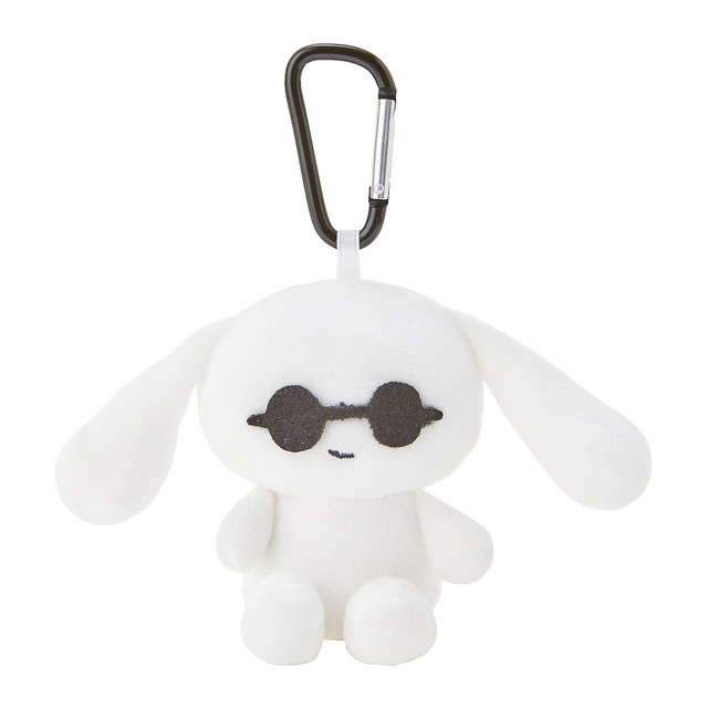【ニュウマン新宿限定 「I.CINNAMOROLL」 コラボレーション商品】I.CINNAMOROLL ミニマスコットホルダー（全4種） 1,760円　サングラスをかけたアイシナモロール