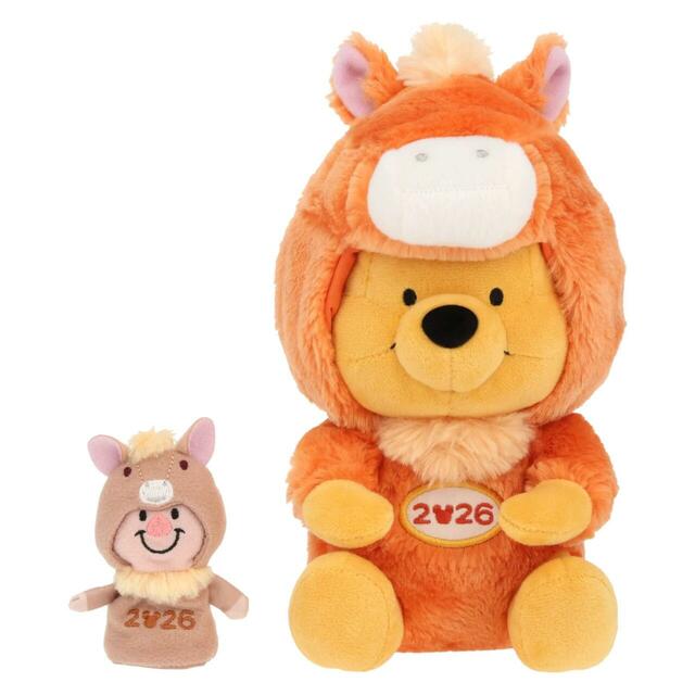 ぬいぐるみ 3,400円|東京ディズニーリゾートお正月グッズ|販売店舗:東京ディズニーランド「グランドエンポーリアム」、東京ディズニーシー「タワー・オブ・テラー・メモラビリア」|発売日:2025年11月17日(月)