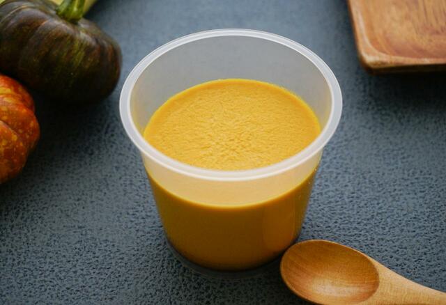 【成城石井の自家製デザート売上ランキング 9位】「成城石井自家製 北海道えびすかぼちゃのパンプキンプリン」388円（税込）