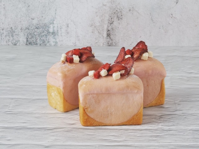 本郷ベーカリー「モチッといちご大福パン」