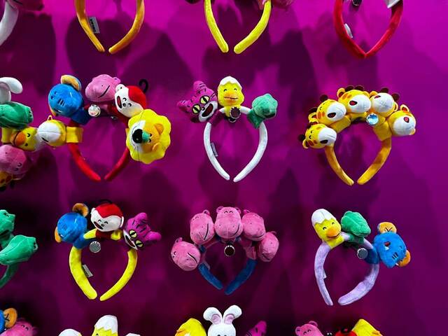 カチューシャベースはノベルティとしてプレゼントされるので、別売りの「どうぶつカスタムパーツ（全9種）」各1000円を購入する仕組み。