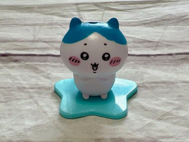 【最新付録 ちいかわガシャポン】ちいかわの親友、ハチワレ。笑顔がかわいいです♪