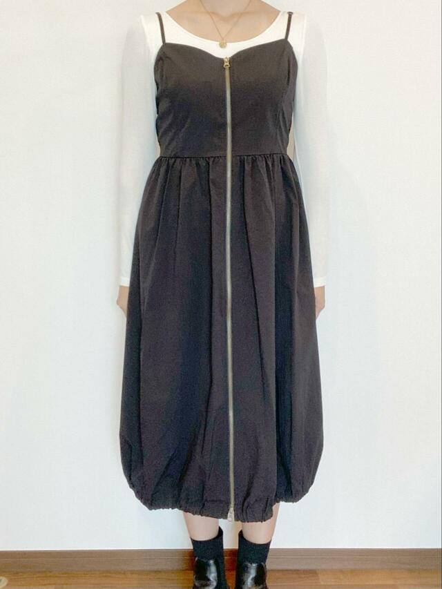 【GU フロントジップバブルヘムワンピース】身長167cm・Lサイズ着用を着。裾の位置は膝下からくるぶし程度です