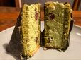 【24 sweets shop おむすびケーキ（抹茶）】おむすびの見た目なのに甘いケーキなんて、脳が混乱しそうですね