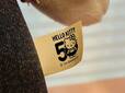 【HELLO KITTY 50th～ハッピーアニバーサリー★～】特賞「BIG! ハローキティ ぬいぐるみ」タグも50周年記念のロゴになっています