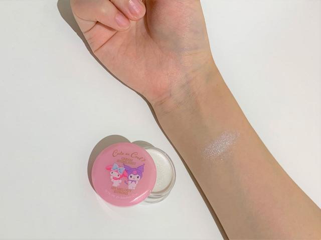 「マイメロディ クリームハイライト グロウホワイト」クリームタイプだがサラサラとしており、肌馴染みも◎