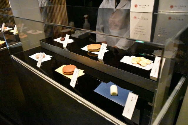 甘いものの中に唯一の「七福神あられ」