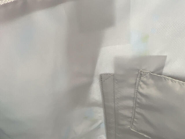 裏地はバッグの表と同色