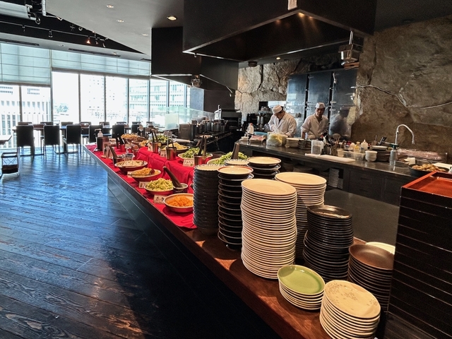 【羅豚 ギンザ・グラッセ】ビュッフェコーナーから眼下に一望する銀座の風景もおいしかった