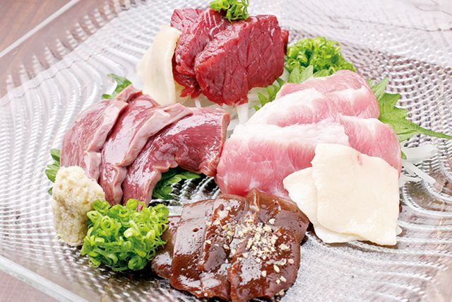 関西「馬肉」の名店／馬肉料理 野菜料理 梅の湯（長堀橋）　馬刺しの盛り合わせ 3210円